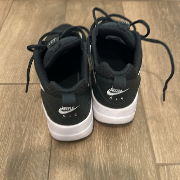 Hunter green Nike tennis shoes - Picture 3 of 6